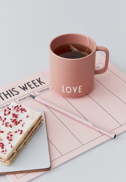 Design Letters Favourite Cup kahvalla, LOVE